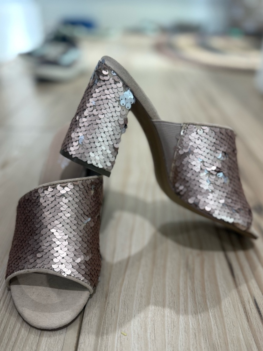 Charles by Charles David Rose Gold Sequin Slide Sandals Women's Size 6 - Picture 2 of 4